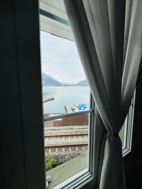 Au Bord Du Lac Därligen Buitenkant foto